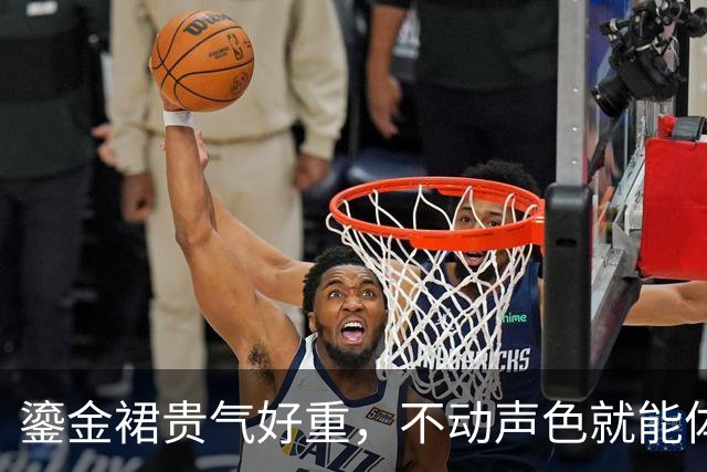 鎏金裙贵气好重，不动声色就能体现好的比例